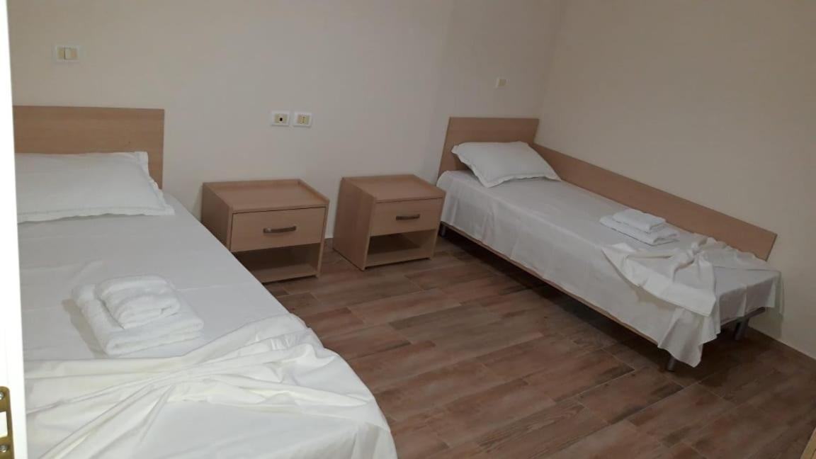Disy Apartments Vlore Room photo